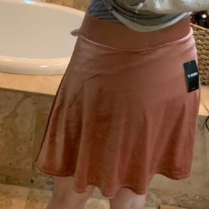 💘 NWT Short Mauve Skater Skirt